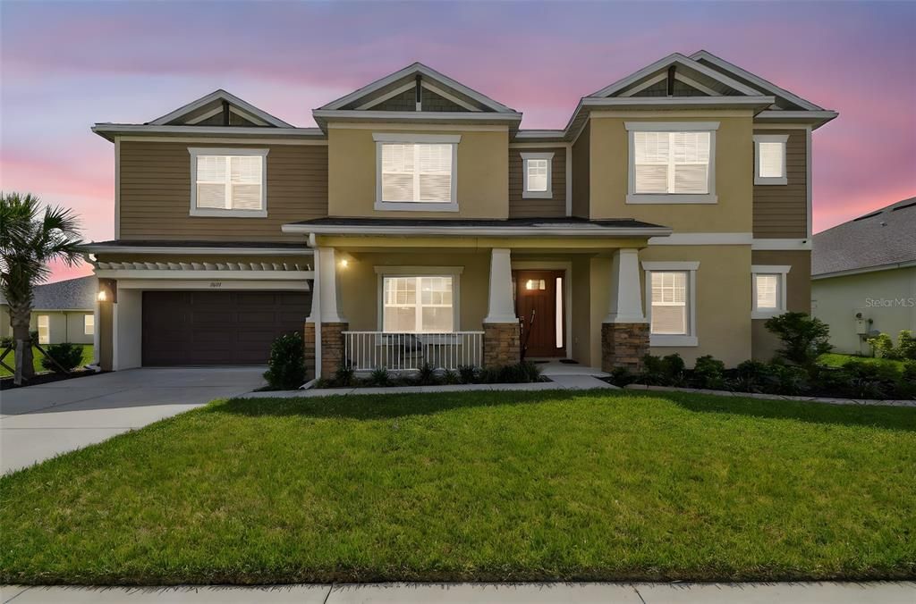 Attached, Exterior, Facade, American Craftsman