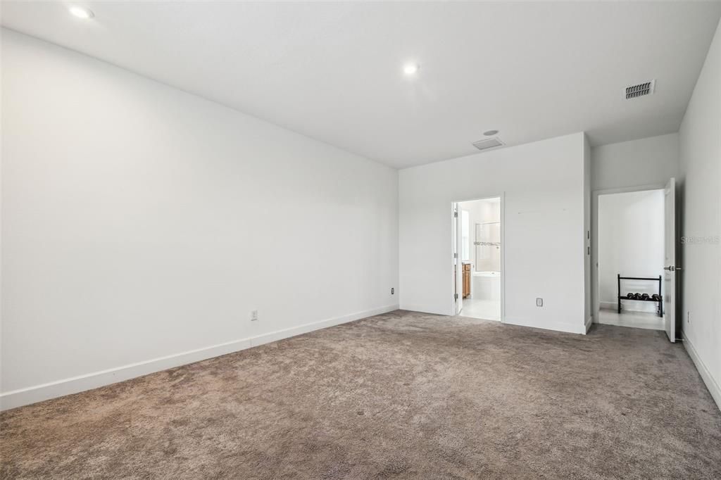 Empty room, Interior, Recessed Lighting