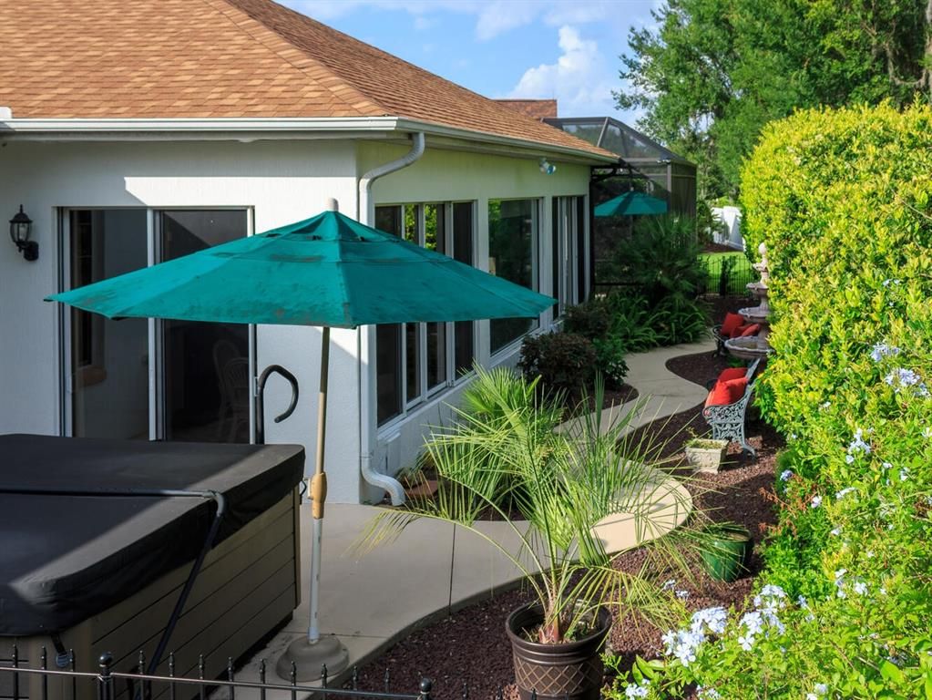 Exterior, Hot Tub