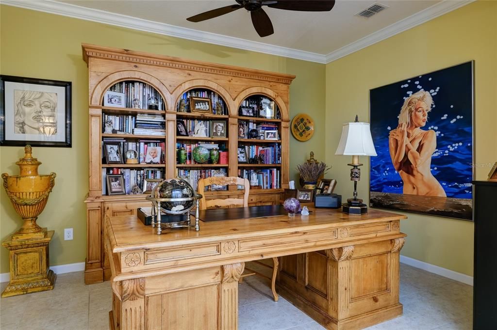 Home Office, Interior