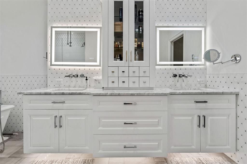 Bathroom, Dual Sink Vanities, Interior