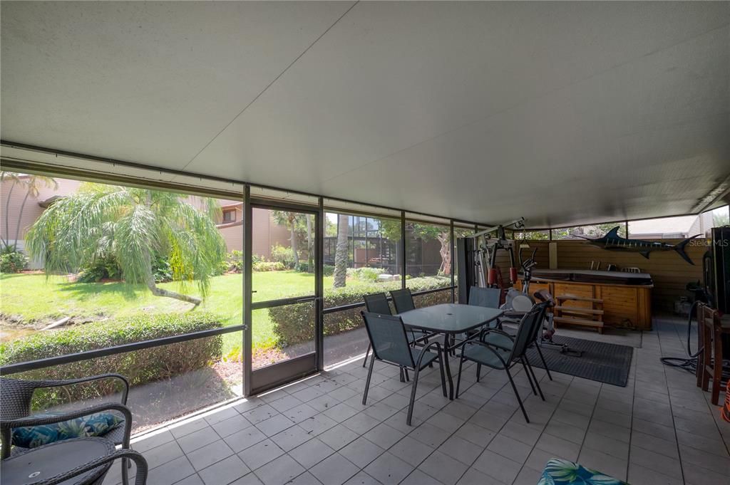 Dining room, Hot Tub, Interior, Sun Room