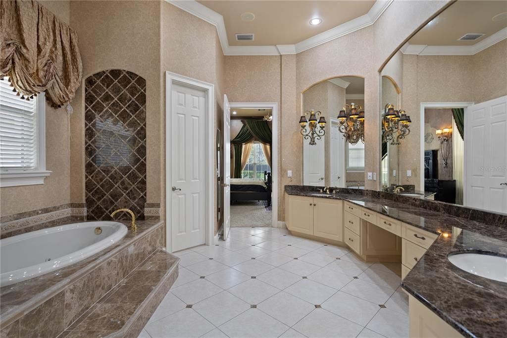 Bathroom, Dual Sink Vanities, Interior, Recessed Lighting