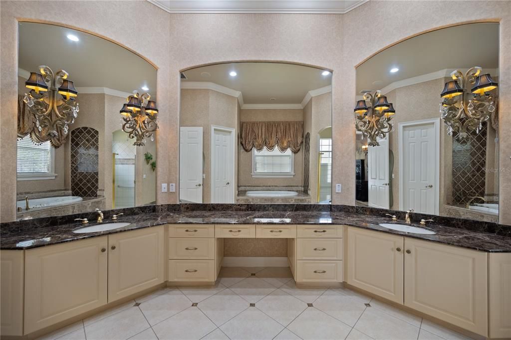Bathroom, Dual Sink Vanities, Interior, Recessed Lighting