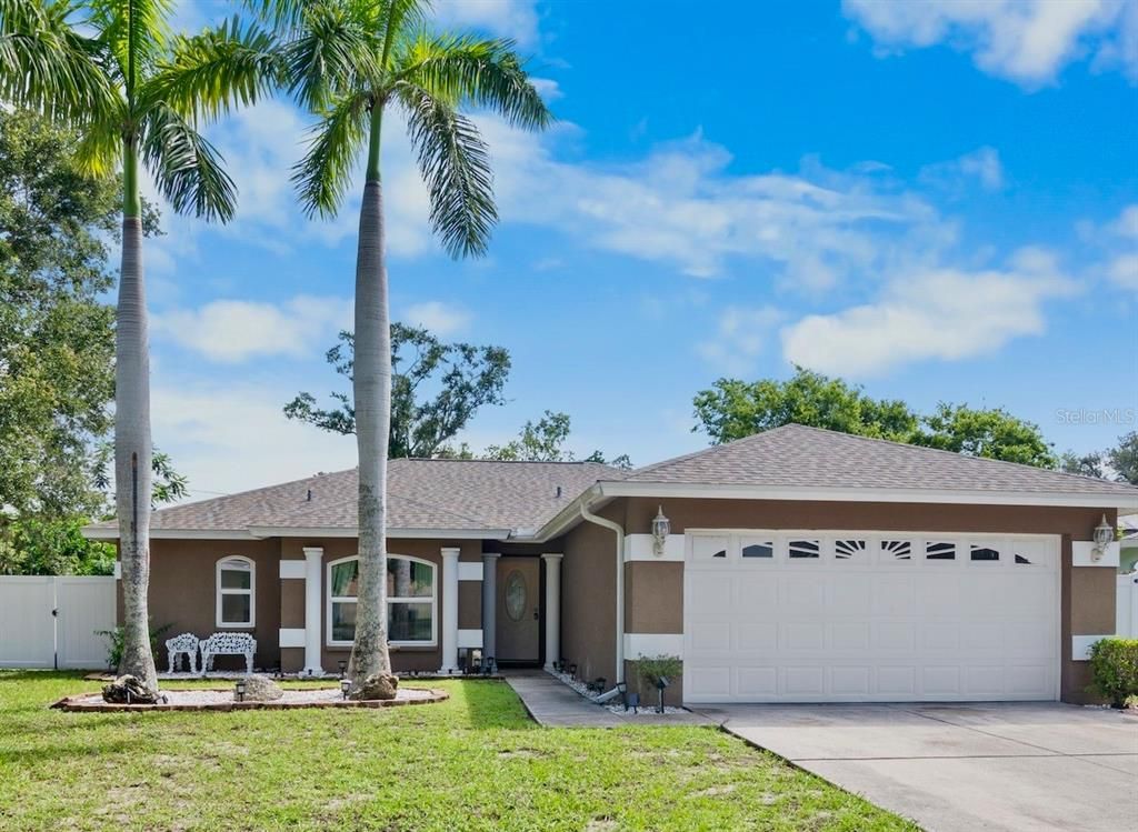 Attached, Exterior, Facade, Ranch
