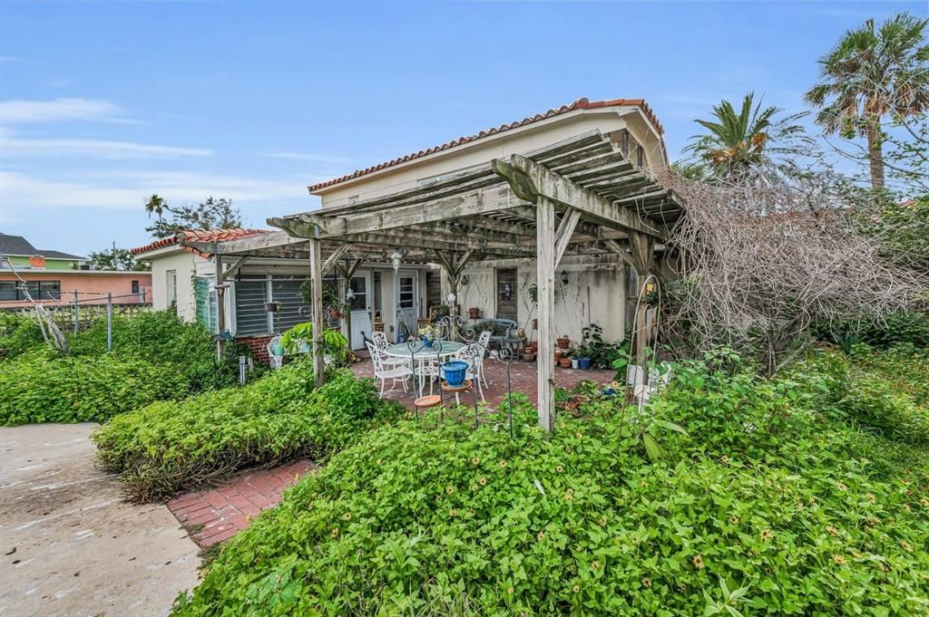 Backyard, Exterior