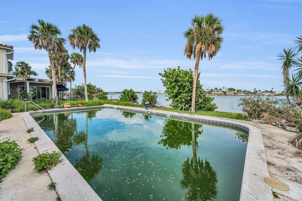 Exterior, Pool, Water