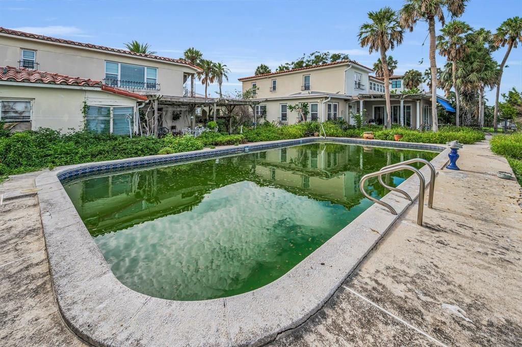 Exterior, Pool