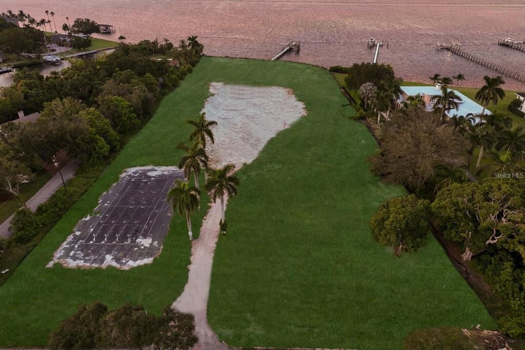 Exterior, Drone
