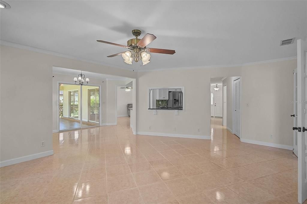 Empty room, Interior