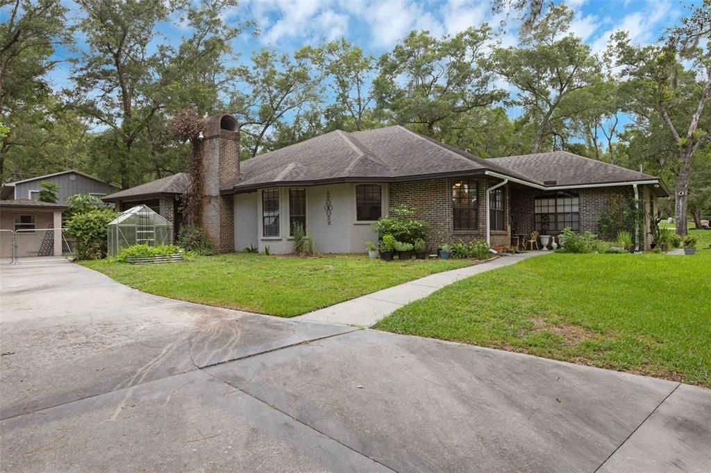 Backyard, Exterior, Facade, Brick Facade, Ranch