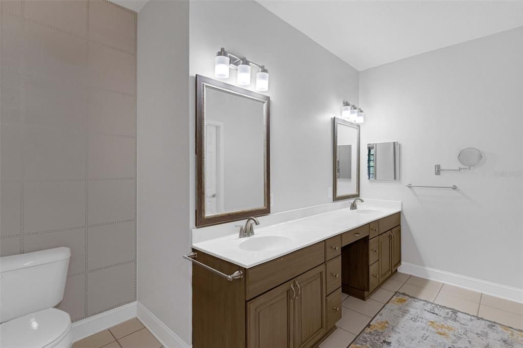 Bathroom, Dual Sink Vanities, Interior