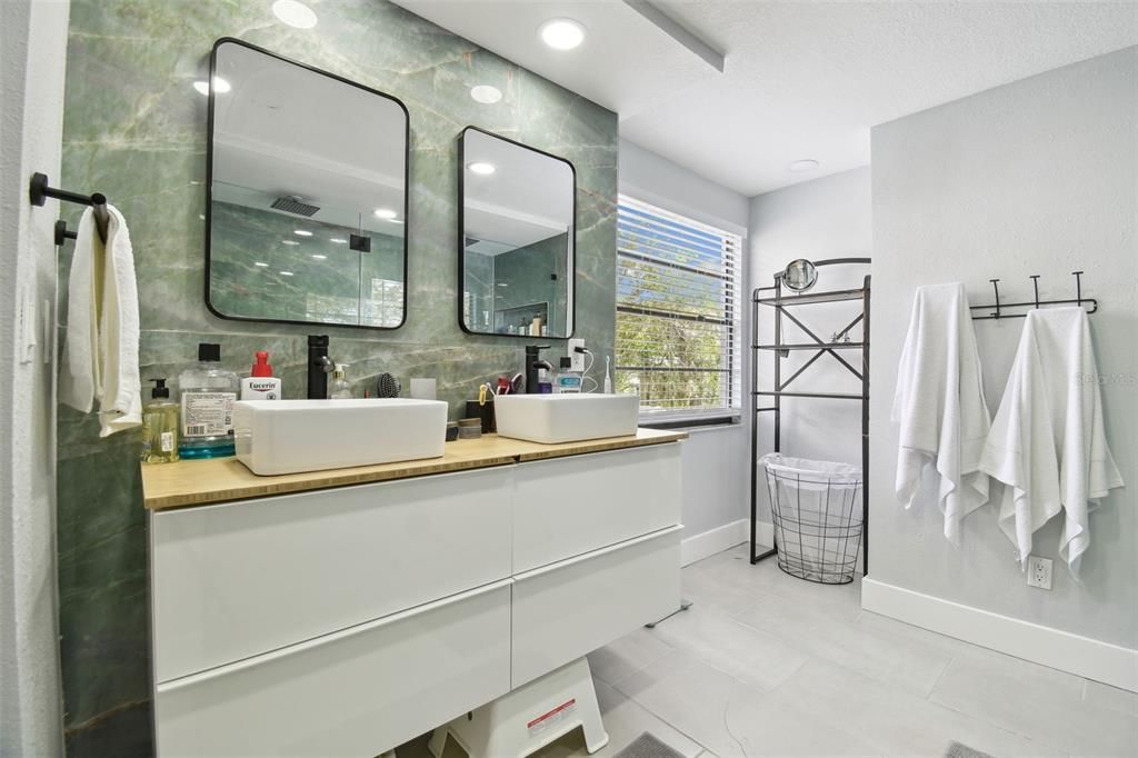 Bathroom, Dual Sink Vanities, Interior, Recessed Lighting