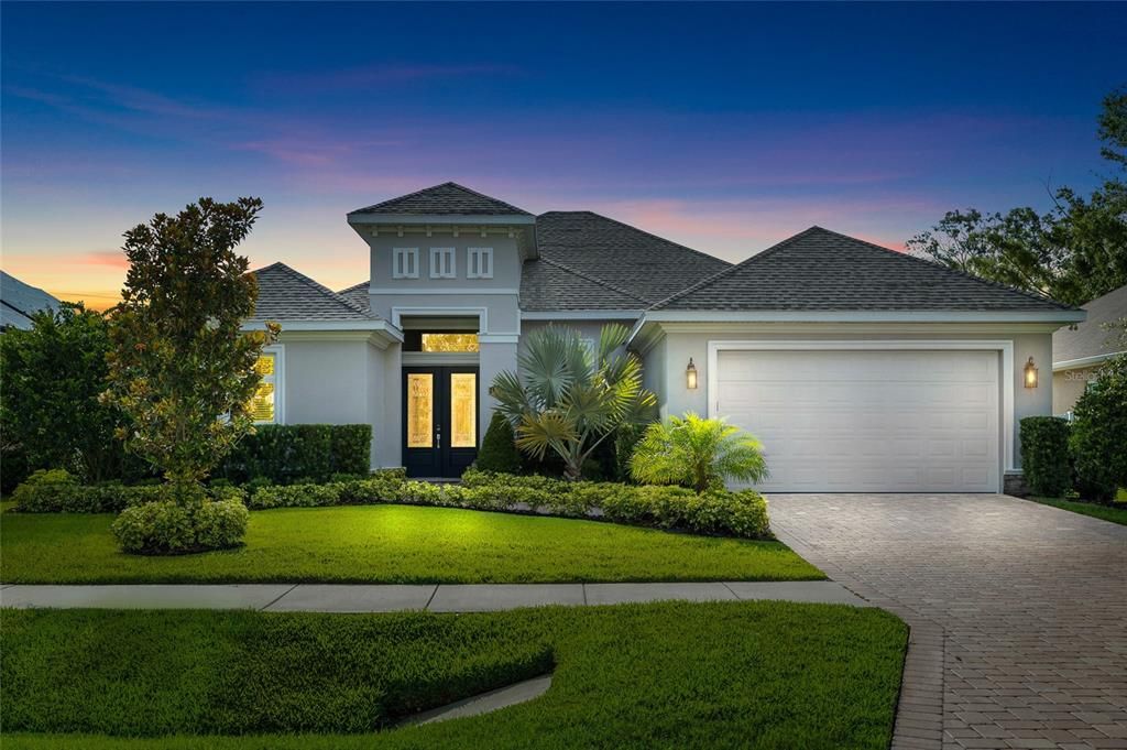 Attached, Exterior, Facade, Mediterranean