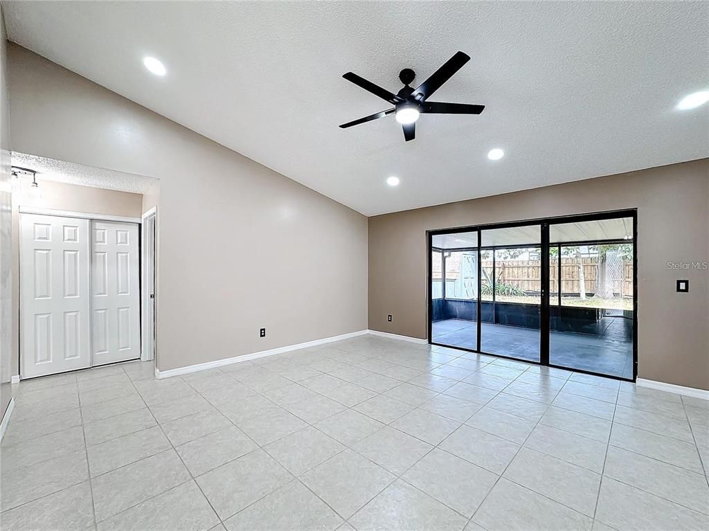 Empty room, Interior, Recessed Lighting