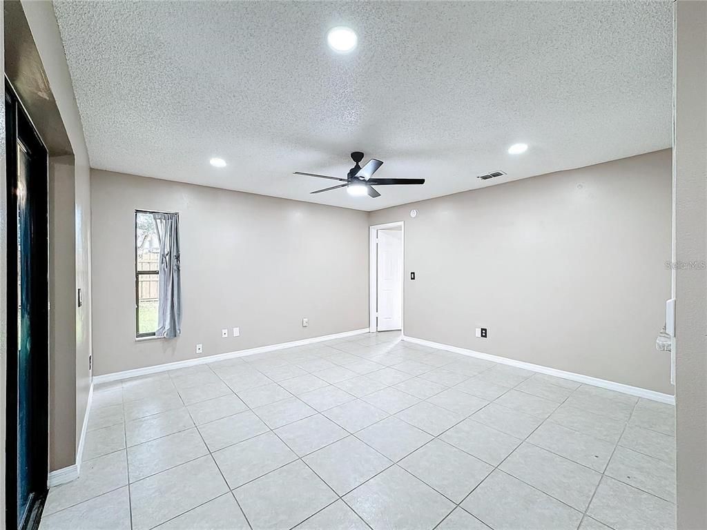 Empty room, Interior, Recessed Lighting