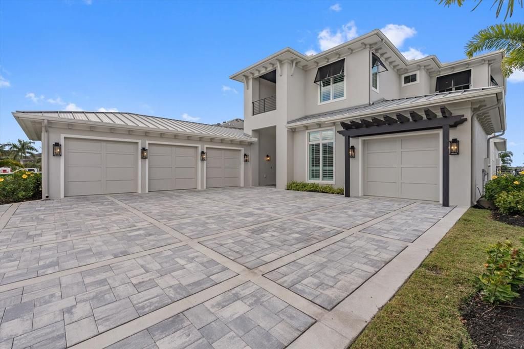 Attached, Exterior, Facade, Mediterranean