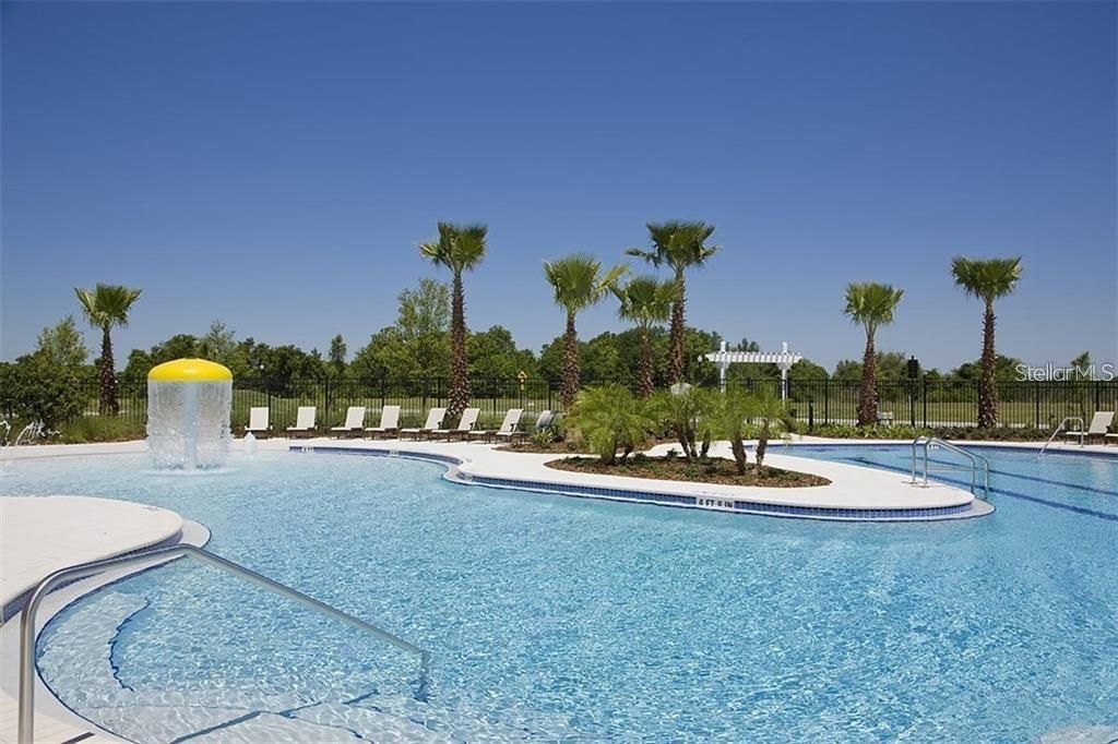 Exterior, Playground, Pool
