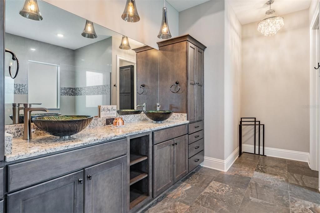 Bathroom, Dual Sink Vanities, Interior, Recessed Lighting