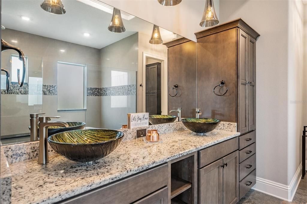Bathroom, Dual Sink Vanities, Interior, Recessed Lighting