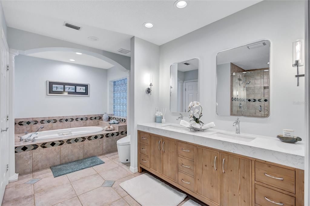 Bathroom, Dual Sink Vanities, Interior, Recessed Lighting