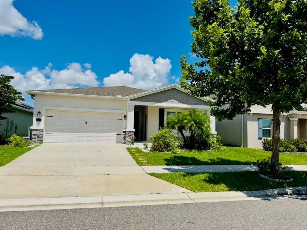 Attached, Exterior, Facade, Ranch
