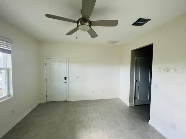 Empty room, Interior