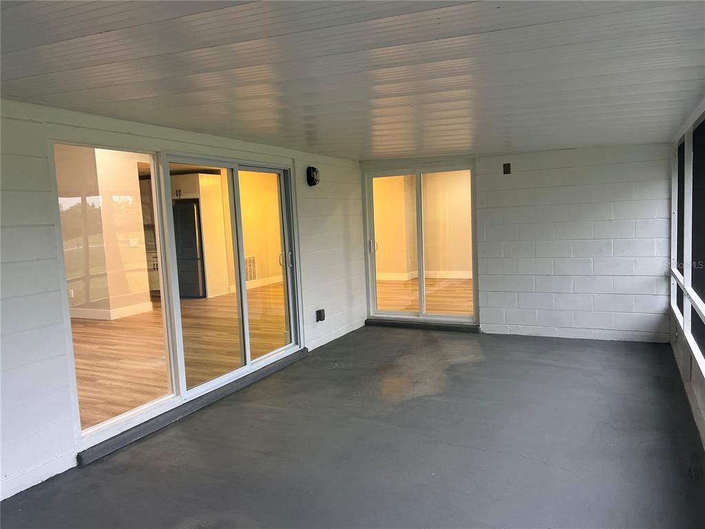 Empty room, Interior