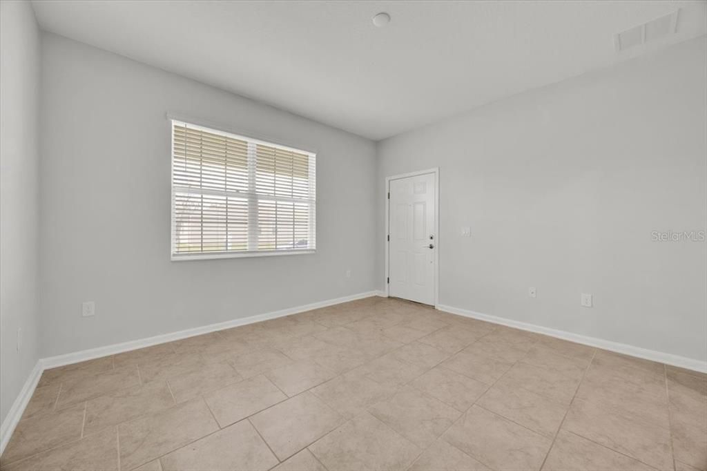 Empty room, Interior