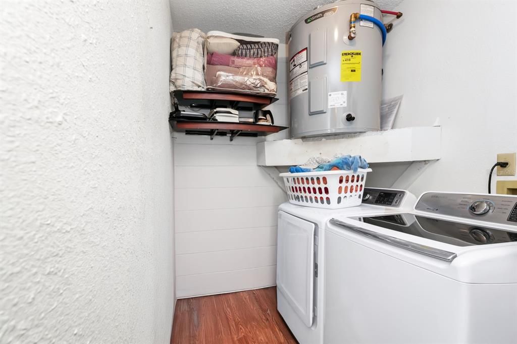 Interior, Washer, Wood Texture Flooring