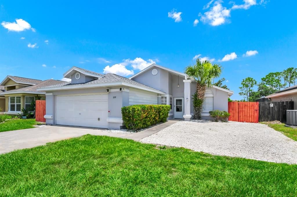 Attached, Exterior, Facade, Ranch