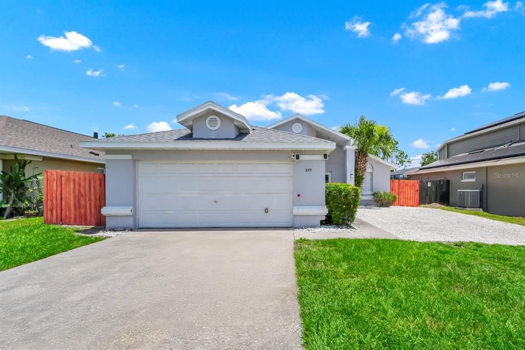Attached, Exterior, Facade, Ranch