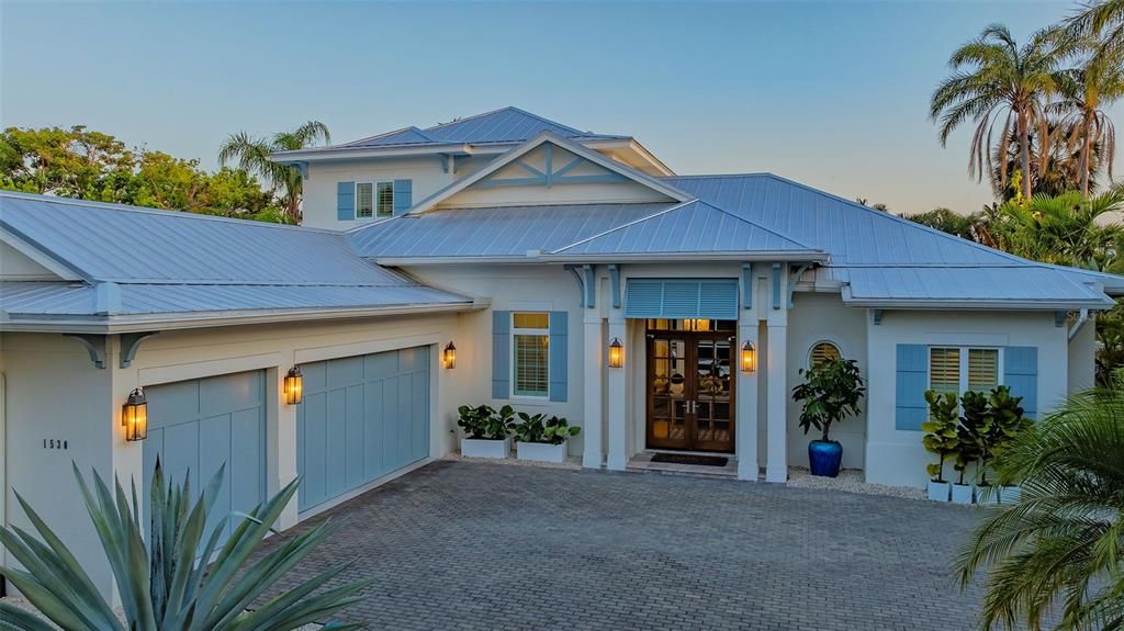 Attached, Exterior, Facade, Ranch