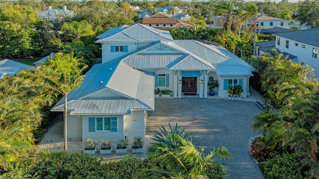 Exterior, Drone