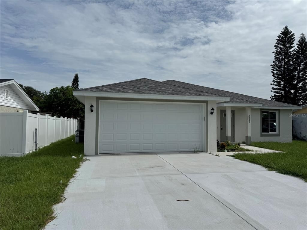 Attached, Exterior, Facade, Ranch