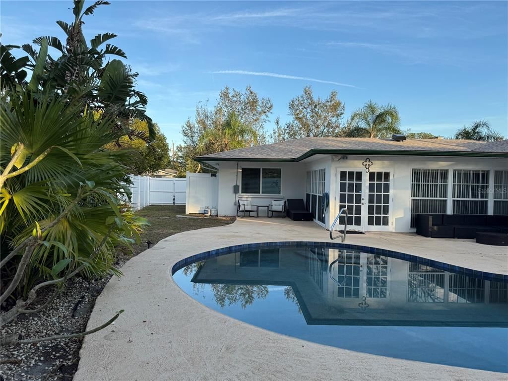 Exterior, Pool