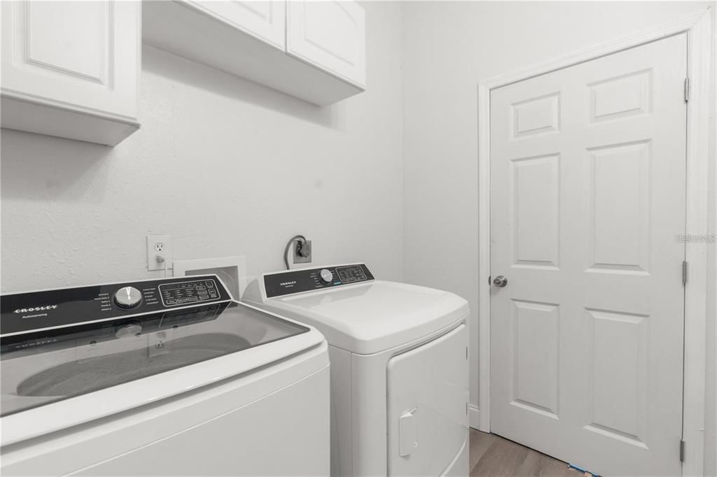 Interior, Washer, Wood Texture Flooring