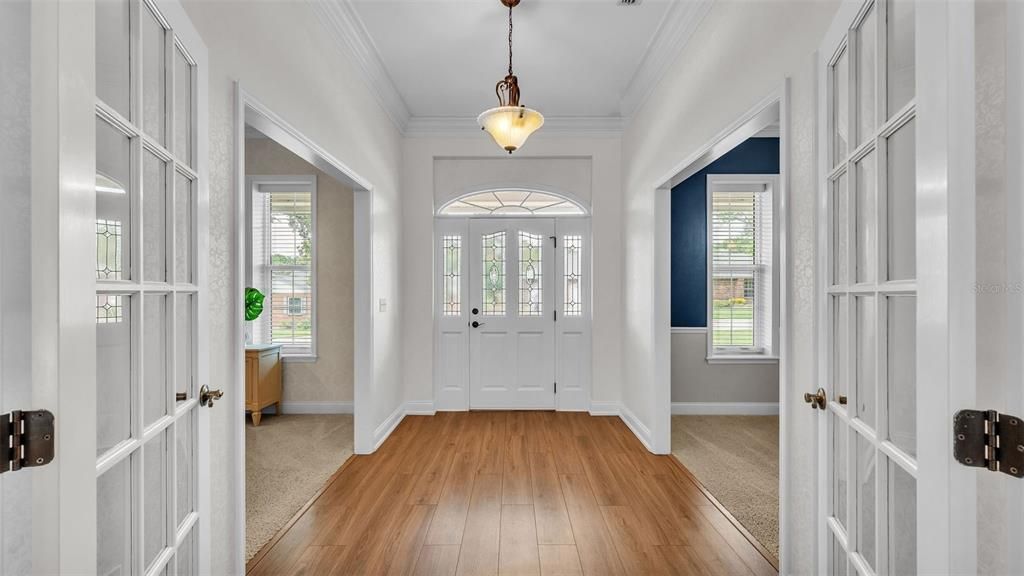 Interior, Pendant Lights, Wood Texture Flooring