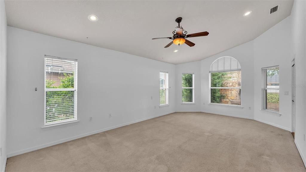 Empty room, Interior, Recessed Lighting