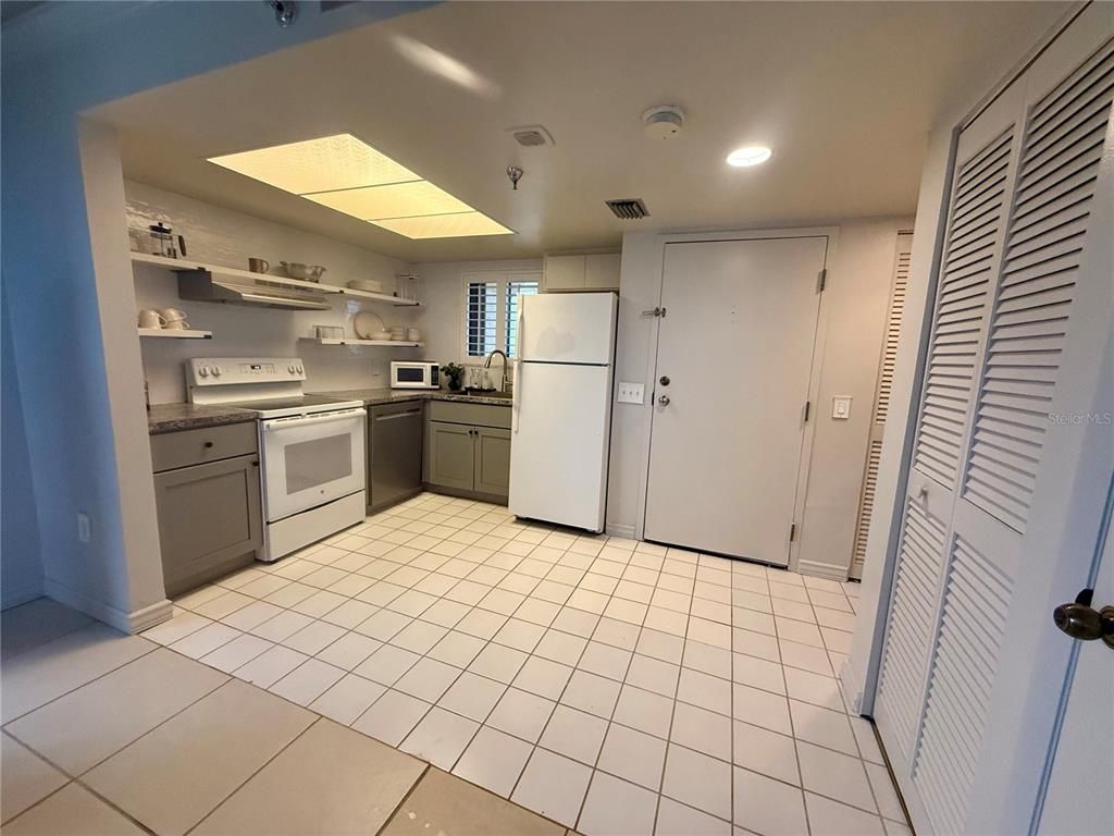 Interior, Kitchen, Recessed Lighting