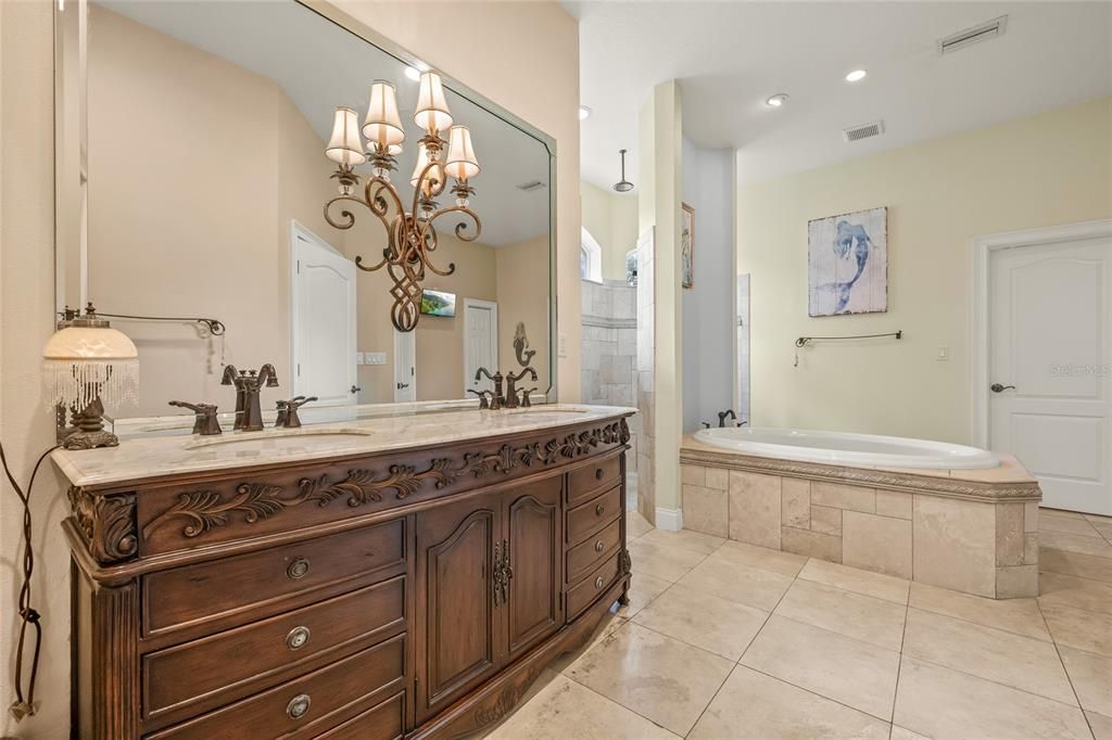 Bathroom, Dual Sink Vanities, Interior, Recessed Lighting