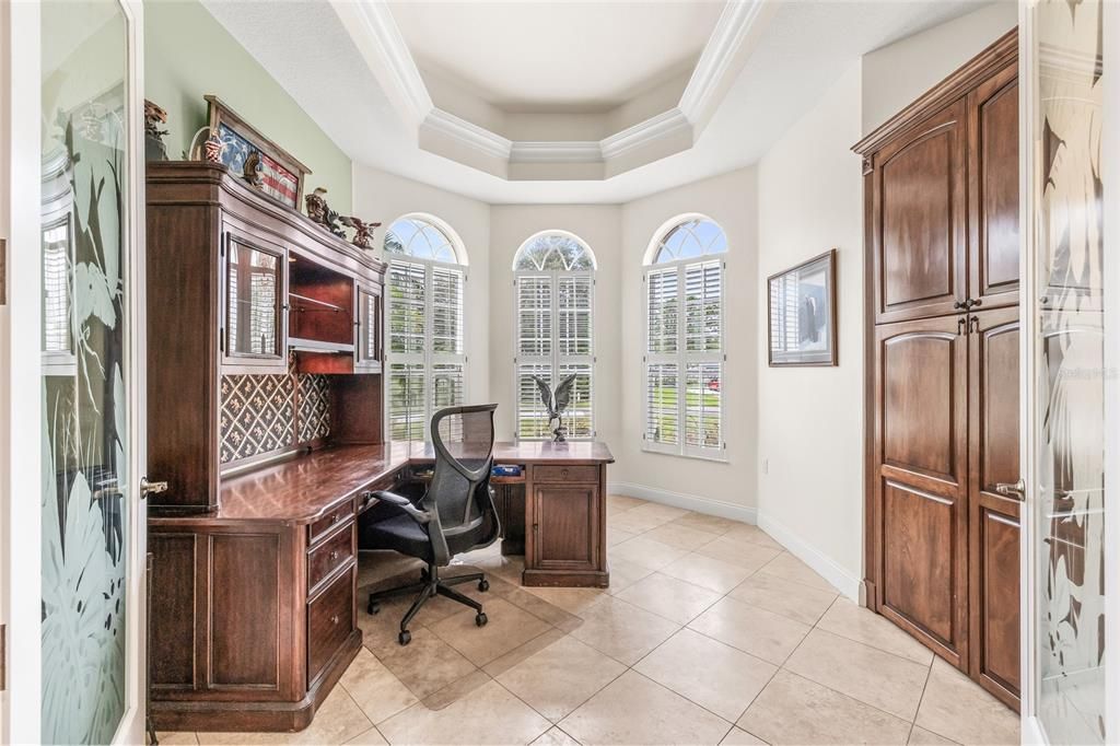 Home Office, Interior