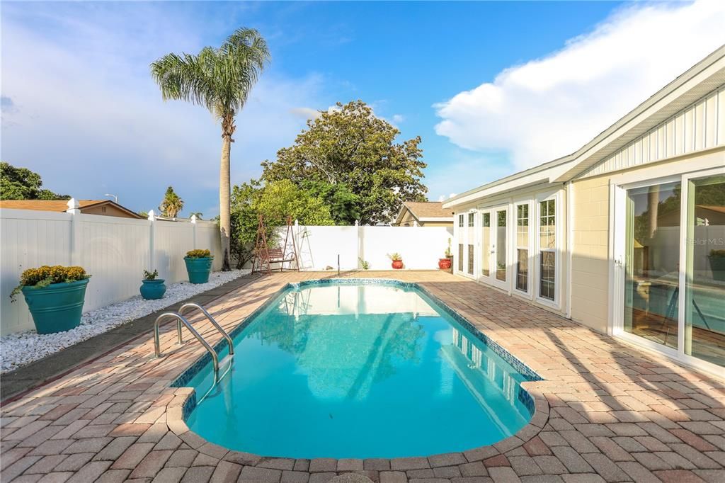 Exterior, Pool