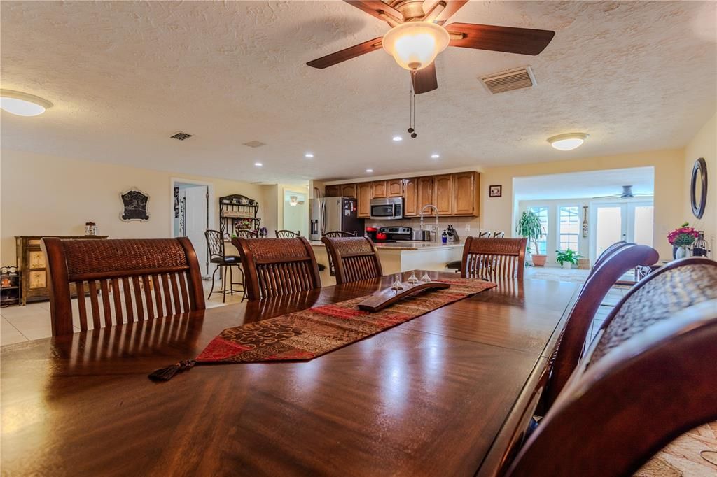 Dining room, Interior, Kitchen, Recessed Lighting, Stainless Steel Appliances