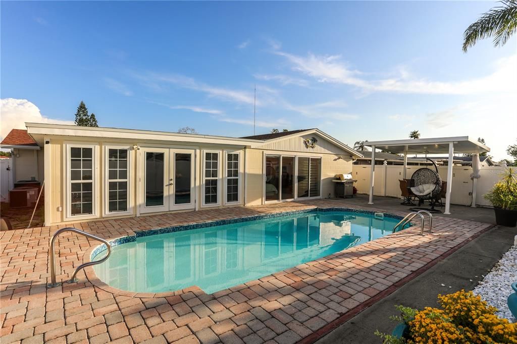 Exterior, Pool