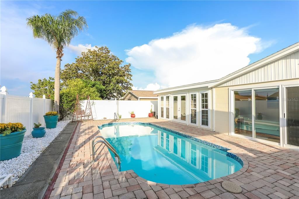 Exterior, Pool