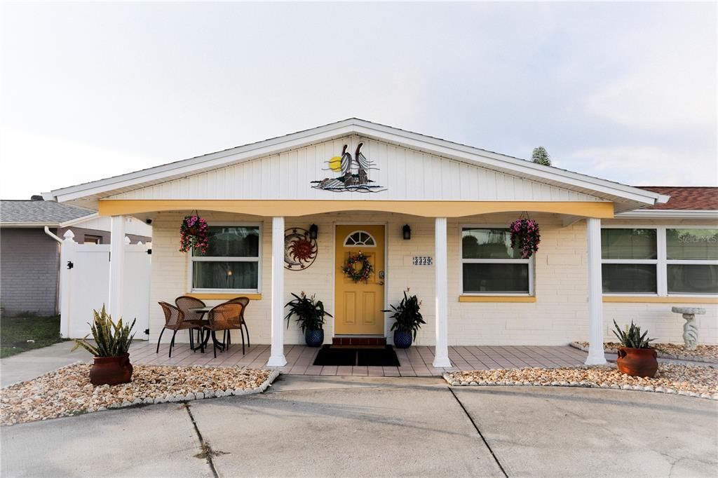 Exterior, Facade, Ranch