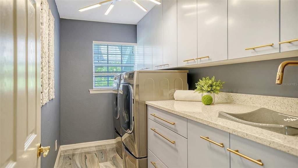 Interior, Washer, Wood Texture Flooring