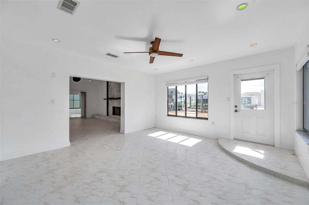 Empty room, Interior, Marble, Recessed Lighting