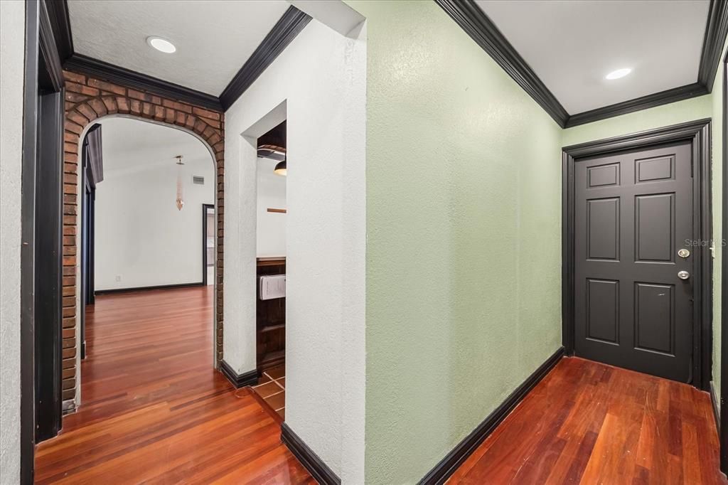 Interior, Recessed Lighting, Wood Texture Flooring